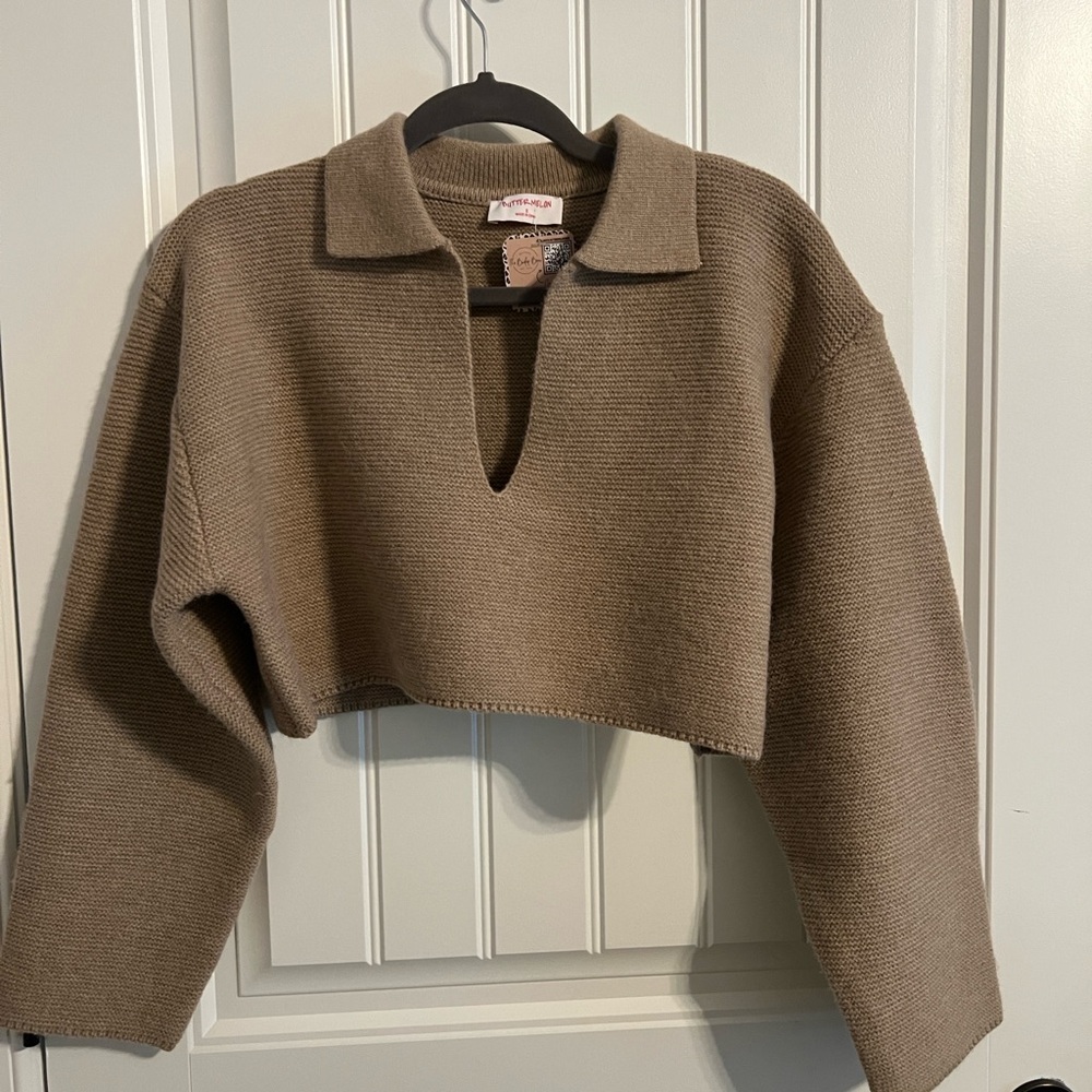 #757. ButterMelon Long sleeve Cropped V-Neck Sweater. Cocoa. Size Small